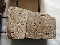 un frammento della stele